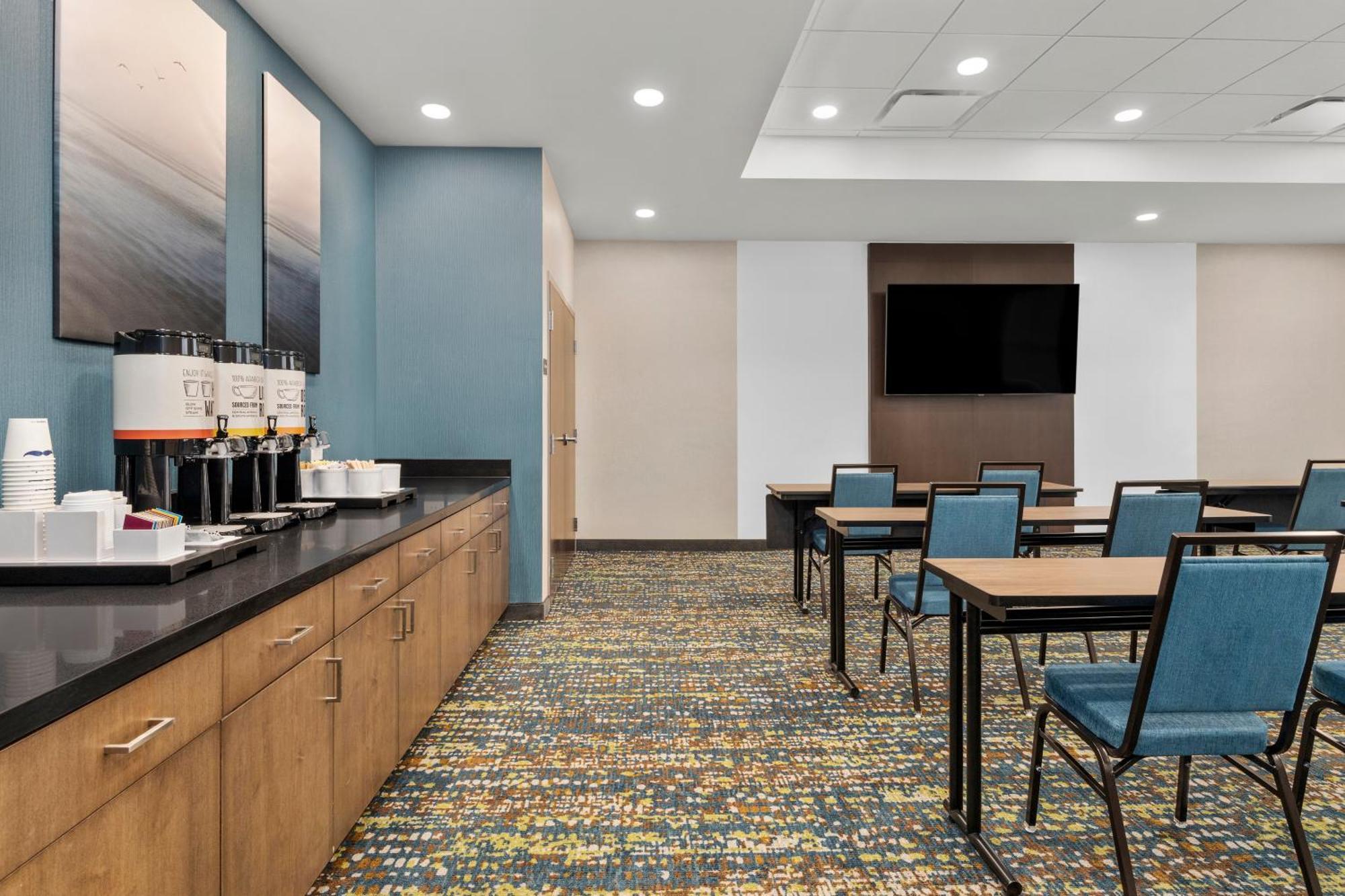 Hampton Inn By Hilton Cornwall Exterior photo