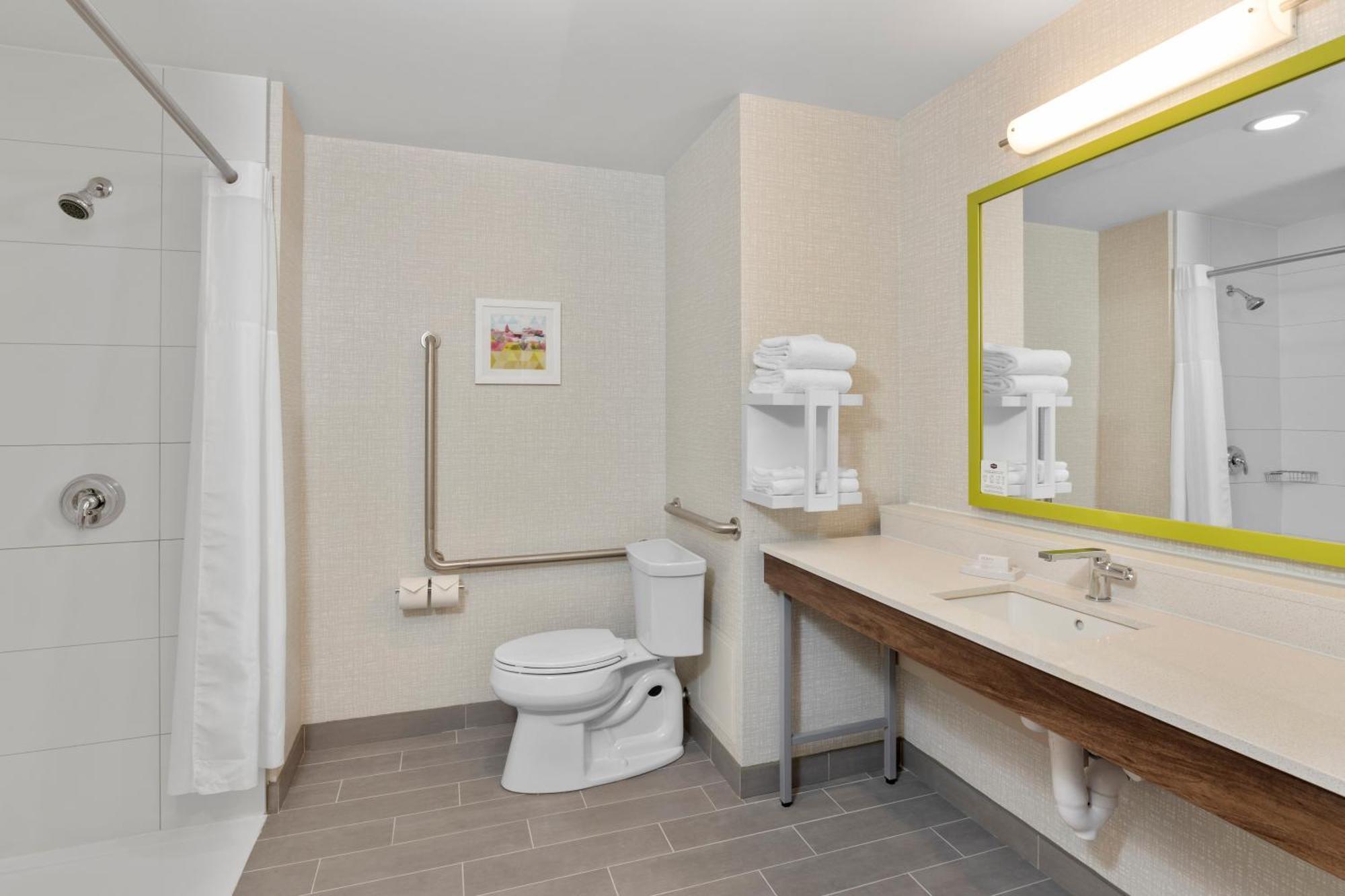 Hampton Inn By Hilton Cornwall Exterior photo